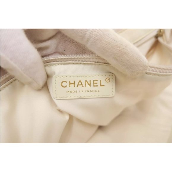 💯 Authentic 😍 CHANEL 😍 Nylon Travel Bag in Amazing Condition - Picture 11 of 13